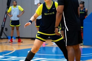 她为张子宇打样！李月汝替补出战4分钟仅3分 女姚明或不适合WNBA